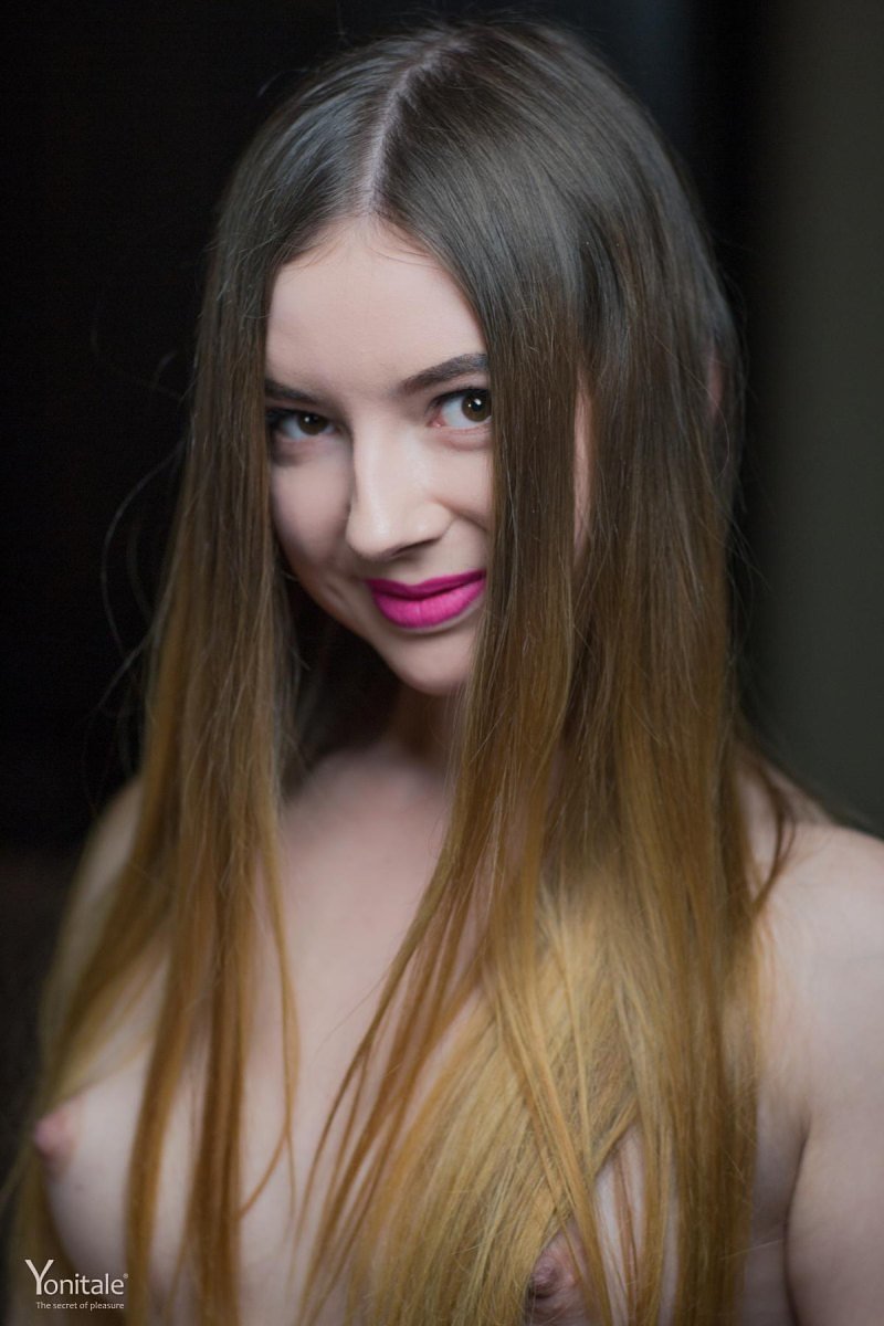 Маня, 19